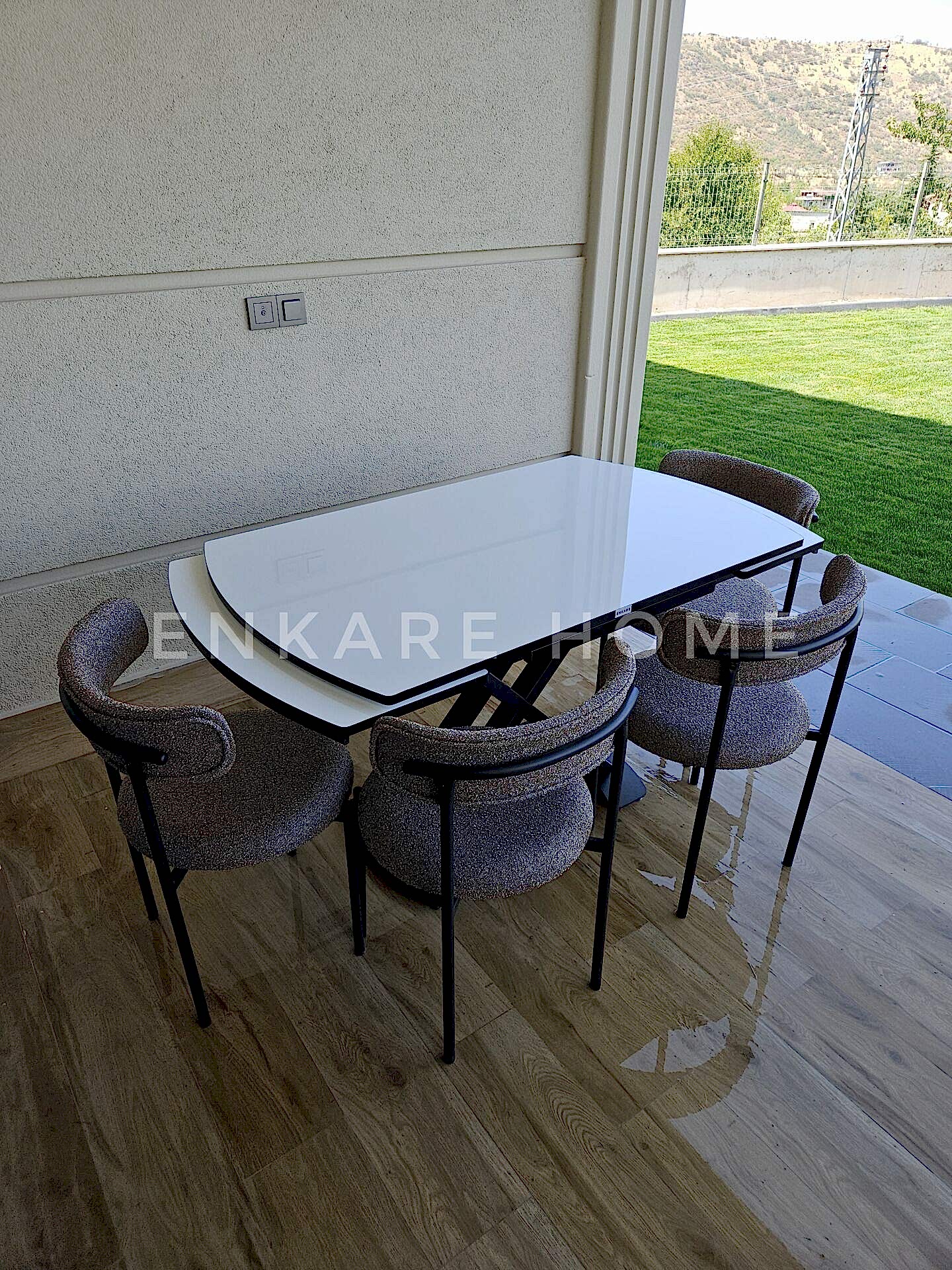 X Ayaklı Gloss Masa & Elisa Sandalye - Kapiçino Kumaş | 80x130-190 cm | Çift Kanat Açılır | Mutfak Salon