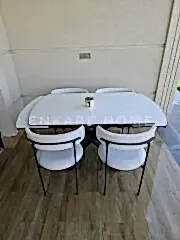 X Ayaklı Gloss Masa & Elisa Sandalye - Beyaz Kumaş | 80x130-190 cm | Çift Kanat Açılır | Mutfak Salon